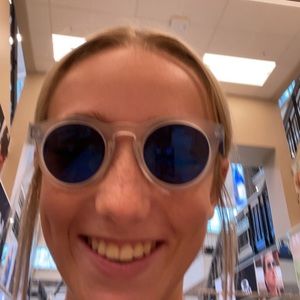 Meet your Posher, Addy